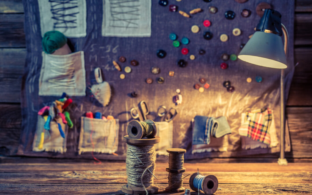 Przygotuj się na zimowy sezon szycia – jak uzupełnić warsztat krawiecki i nie dać się chłodom