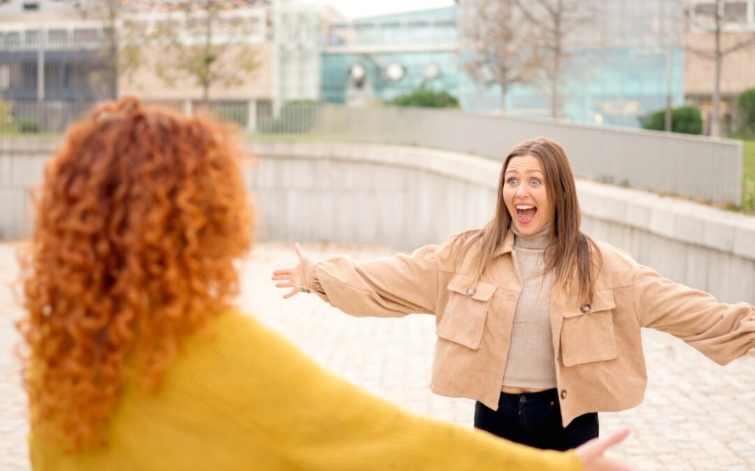 Jak ludzie nas oceniają w 7 sekund? Naukowe podstawy pierwszego wrażenia, o których nikt Ci nie mówi